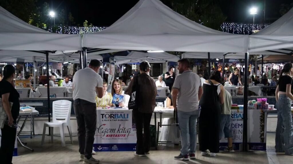 Torbalı’da Kitap Günleri Hız Kesmedi: Beşinci Gün Yoğun İlgi Gördü Torbalı Güz Kitap Günleri beşinci gün